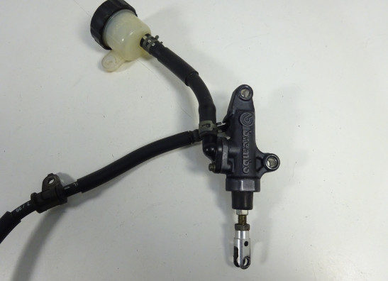 Rempomp achter Yamaha YZF R6