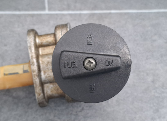 Benzinhahn Triumph Trident 900