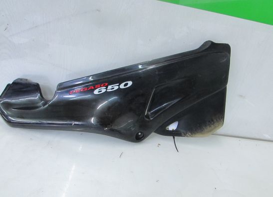 Rechter achterkant Aprilia Pegaso