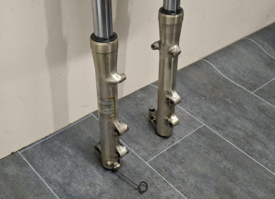 Voorpoten compleet Suzuki Madura 1200