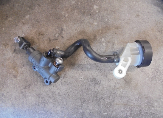 Rempomp achter BMW R 1250 RT