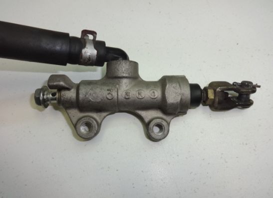 Rempomp achter Kawasaki ZXR 400