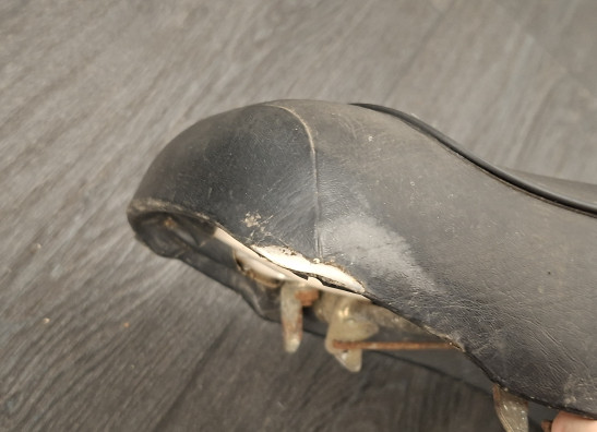 Zadel Yamaha YX 600 Radian