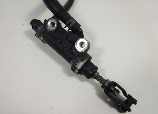 Rempomp achter Yamaha FZ8