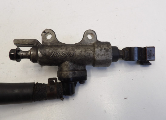 Rempomp achter Honda VFR 800 I