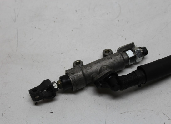 Rempomp achter Honda VFR 800 I