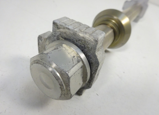 Hinterradachse KTM 690 SM