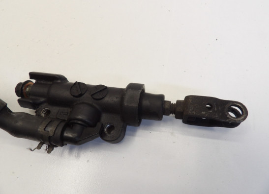 Rempomp achter Yamaha FAZER 600