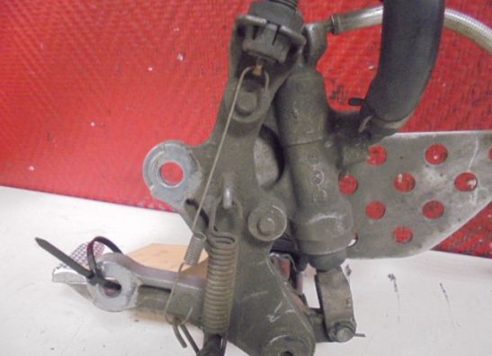 Rempomp achter Kawasaki ZX 9 R