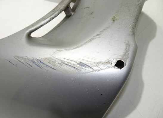 Cowl V shape under BMW R 1100 RT