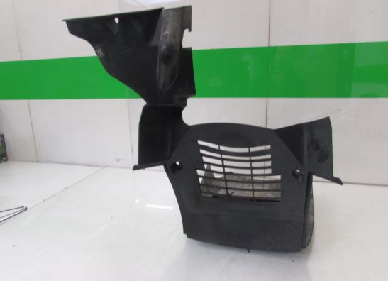 Cowl V shape under Yamaha YP 250 Majesty