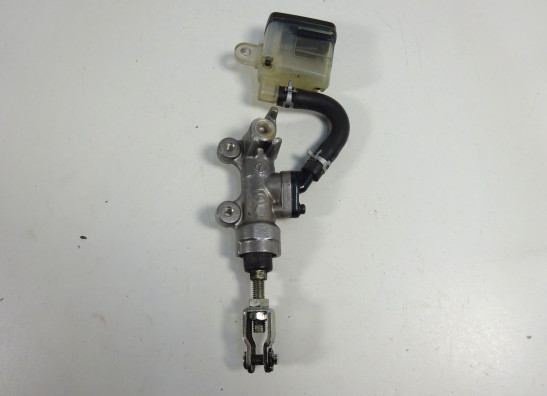 Rempomp achter Suzuki GSR 750 2011-2016