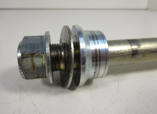 Rear axle Suzuki SFV 650 Gladius