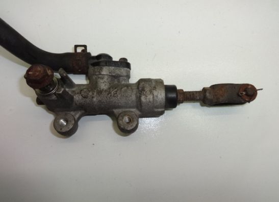 Rempomp achter Suzuki GSX 750