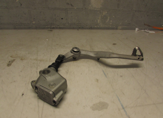 Rempomp achter KTM 990 SM + SMT