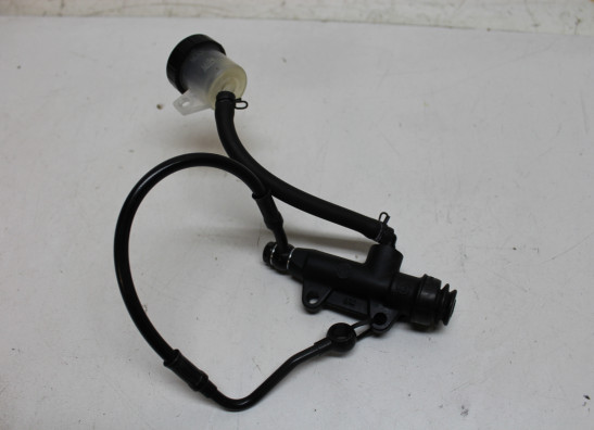 Rempomp achter Aprilia Tuono 660