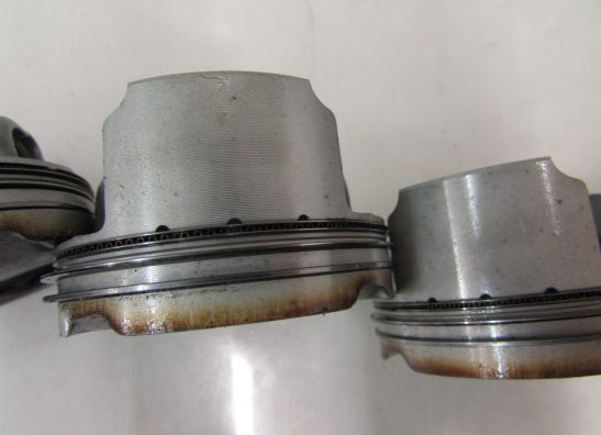 Kolben Suzuki GSR 600