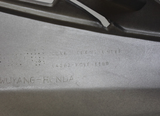 Topkuip verbinding onder Honda CHA 125 Spacy