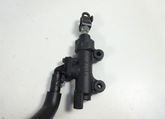 Rempomp achter Honda CBF 1000