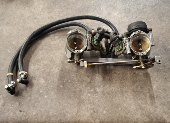 Gasklephuis Ducati 748
