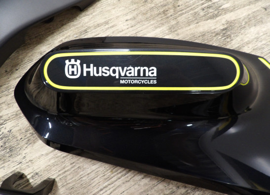 Complete kuipset Husqvarna Svartpilen 401