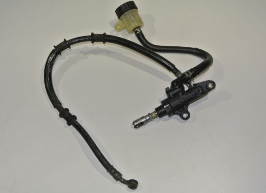 Rempomp achter Yamaha YZF R1