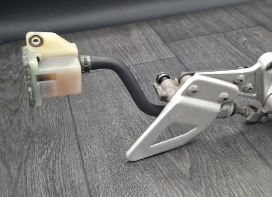 Main step holder right Suzuki GSX R 750