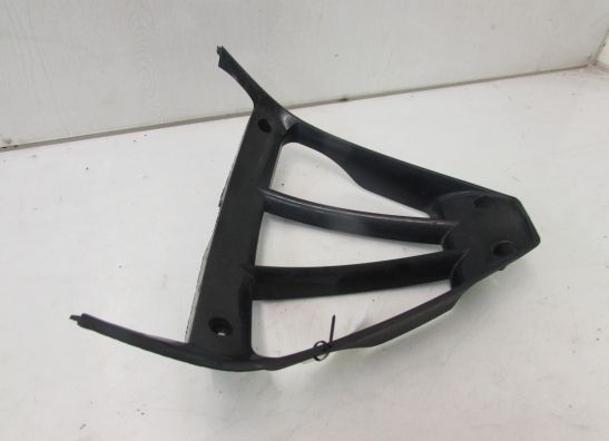 Cowl V shape under Yamaha YZF R1