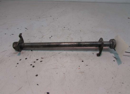Rear axle Suzuki GS 550 ES