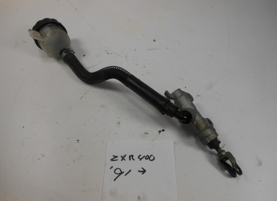 Rempomp achter Kawasaki ZXR 400