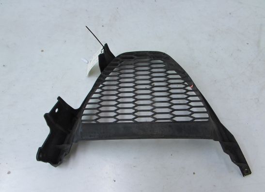 Cowl V shape under Suzuki GSX R 1000