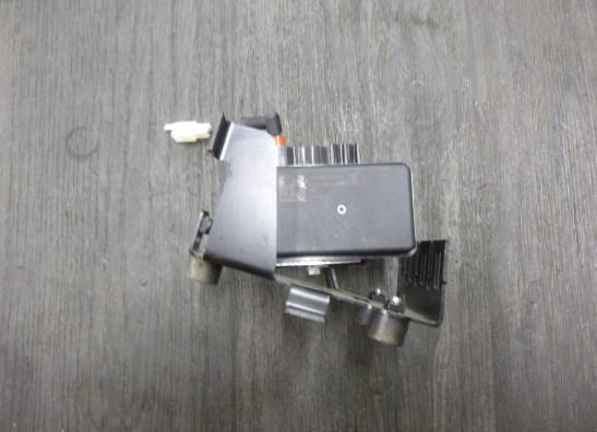 ABS pomp Husqvarna Svartpilen 701