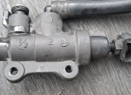 Rempomp achter BMW R 1250 GS