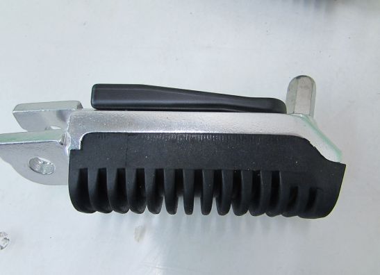 Fussraste rechts Suzuki GSX R 1300 Hayabusa