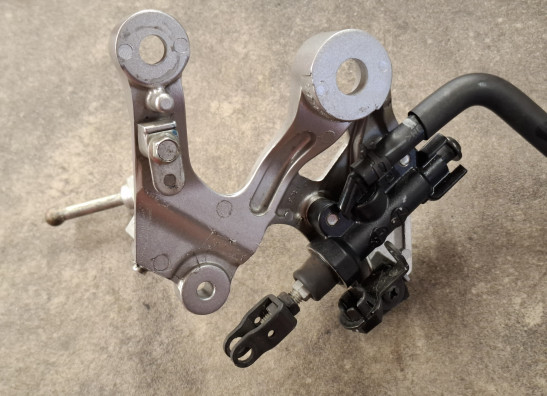 Fussrastetrager vorne rechts Yamaha Tracer 900