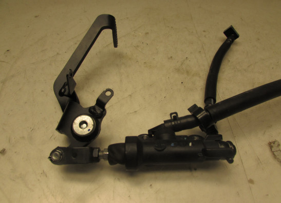 Rempomp achter Yamaha MT 09