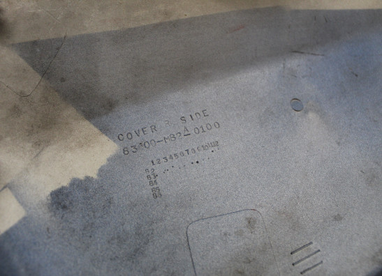 Rechter zijkuip klein Honda VF 700  750 F