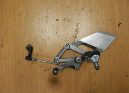 Fussrastetrager vorne links Honda CBR 600 F