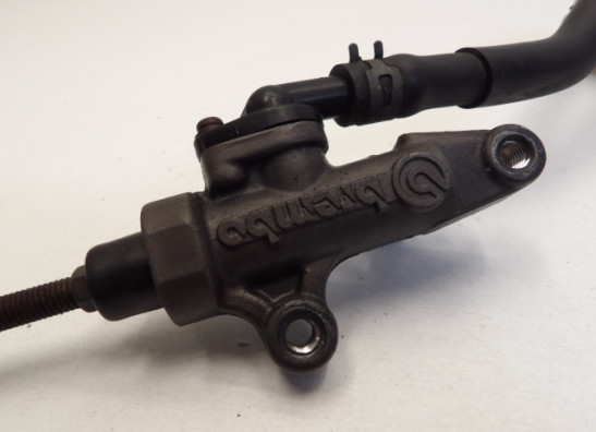 Rempomp achter Yamaha TDM