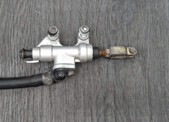 Rempomp achter Hyosung GT 650