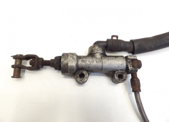 Rempomp achter Kawasaki ZEPHYR 550