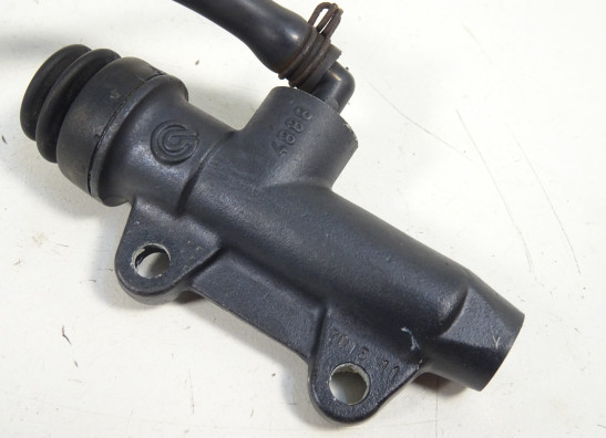 Rempomp achter Ducati Monster 750