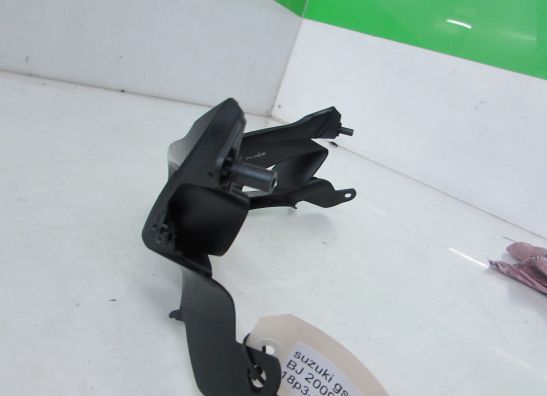 Cowl upper below Suzuki GSX R 750