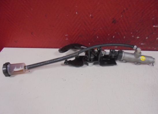 Rempomp achter Piaggio MP3 500 LT