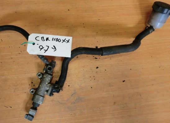 Rempomp achter Honda CBR 1100 XX