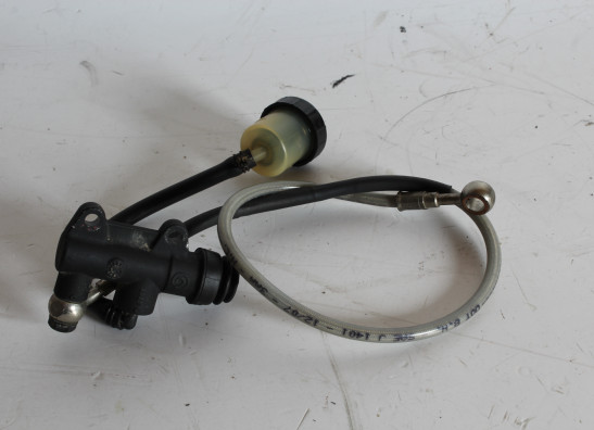 Rempomp achter Ducati monster 696