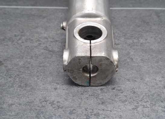 Voorpoot rechts onder Harley Davidson Sportster