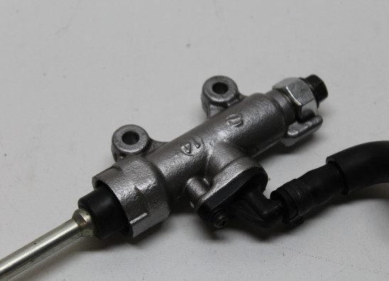 Rempomp achter Honda NC 750 X