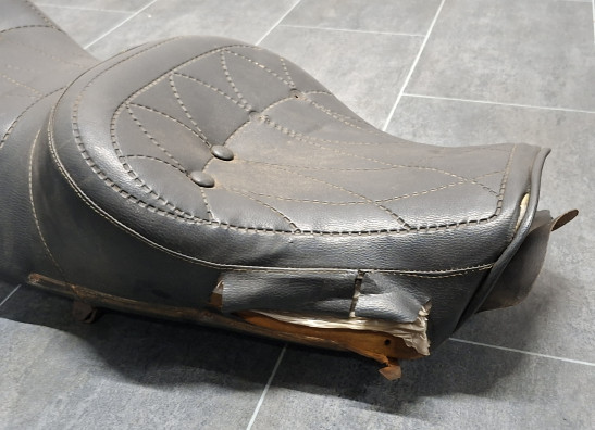 Zadel Suzuki GS 550 L