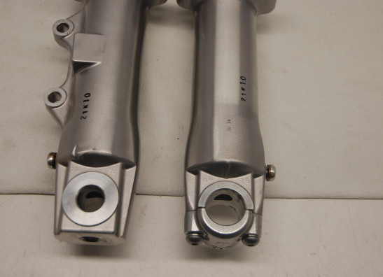 Fork pipe outside Harley Davidson Softtail